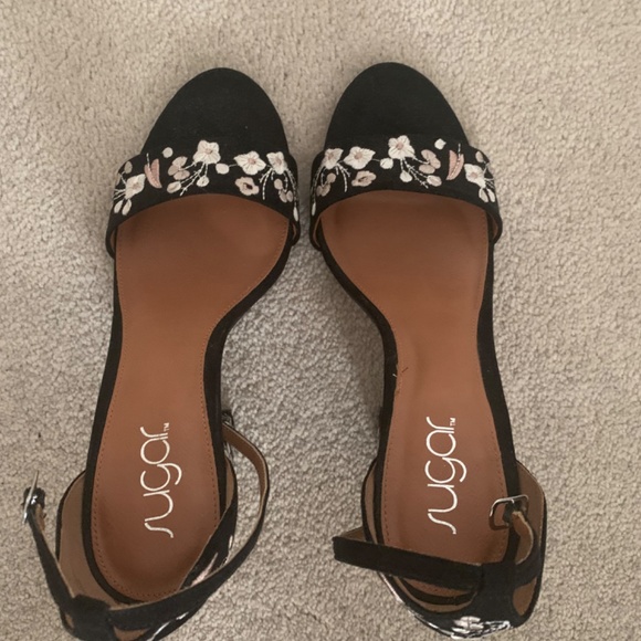 Sandals - Picture 2 of 2